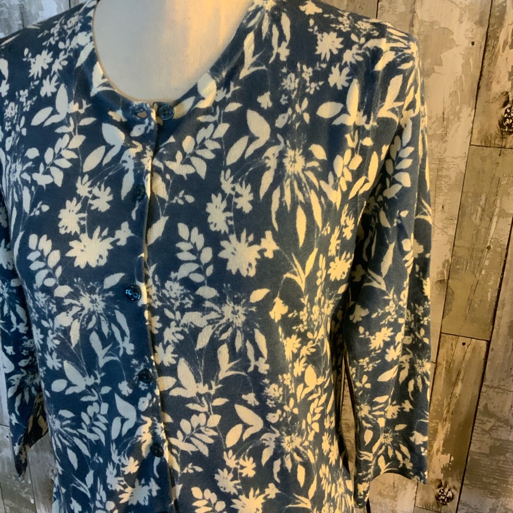 Garnet Hill Blue and White Floral Cardigan. Size M - Picture 2 of 4